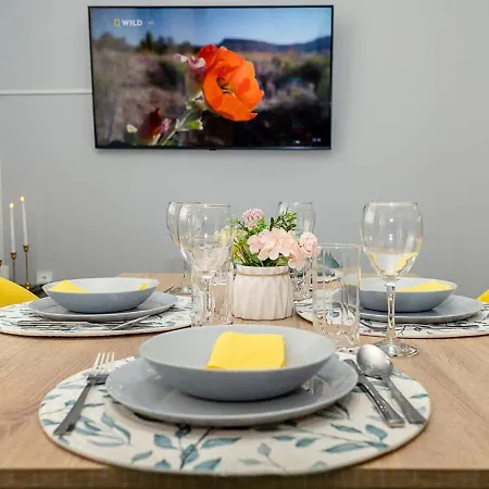 Stylish 2br With Underground Parking, By Flat Manаger דירה *