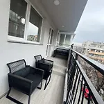 Stylish 2br With Underground Parking, By Flat Manаger * Warna